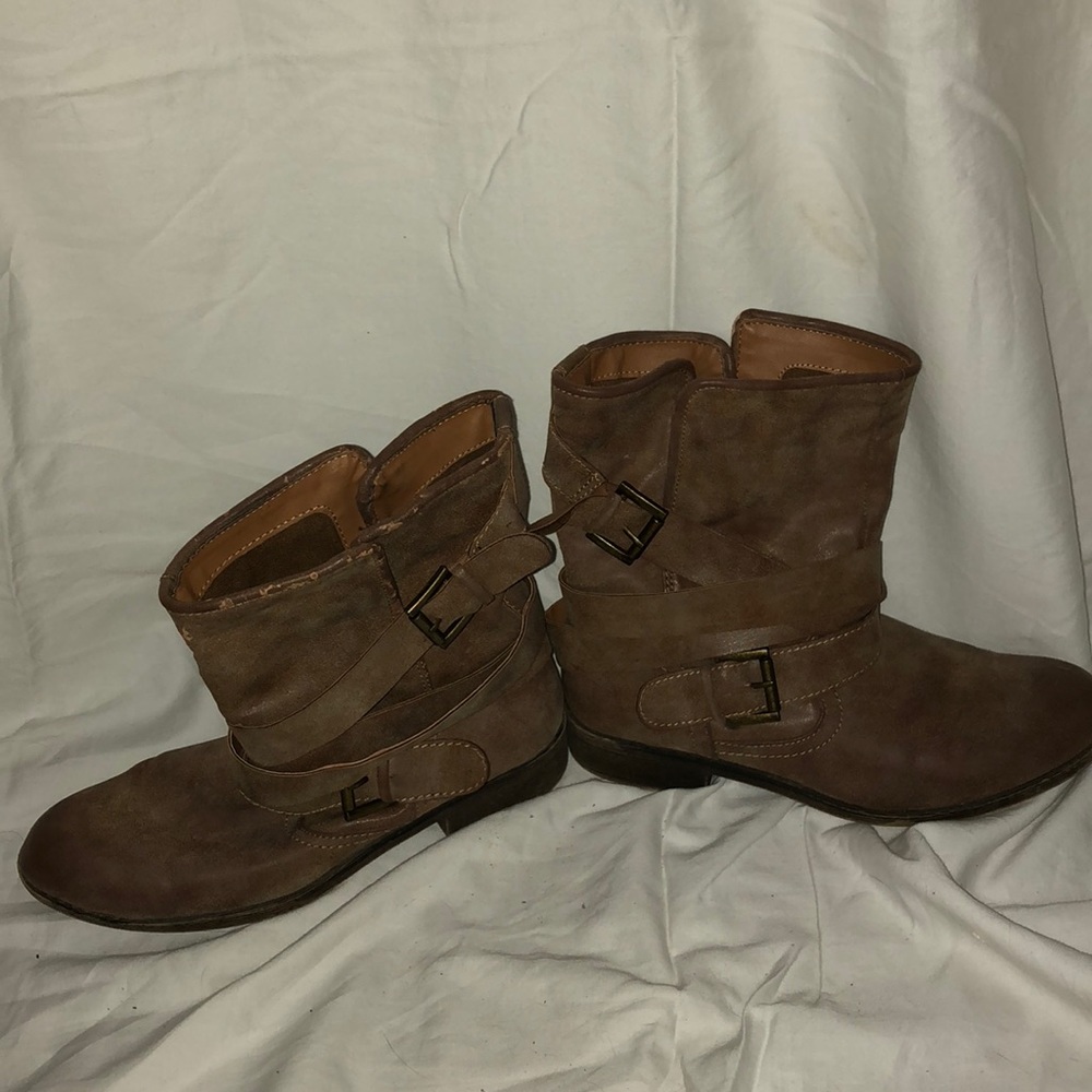 Boots - Picture 3 of 4